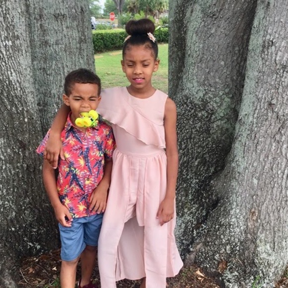 Meet your Posher, Paris vs - Picture 1 of 1